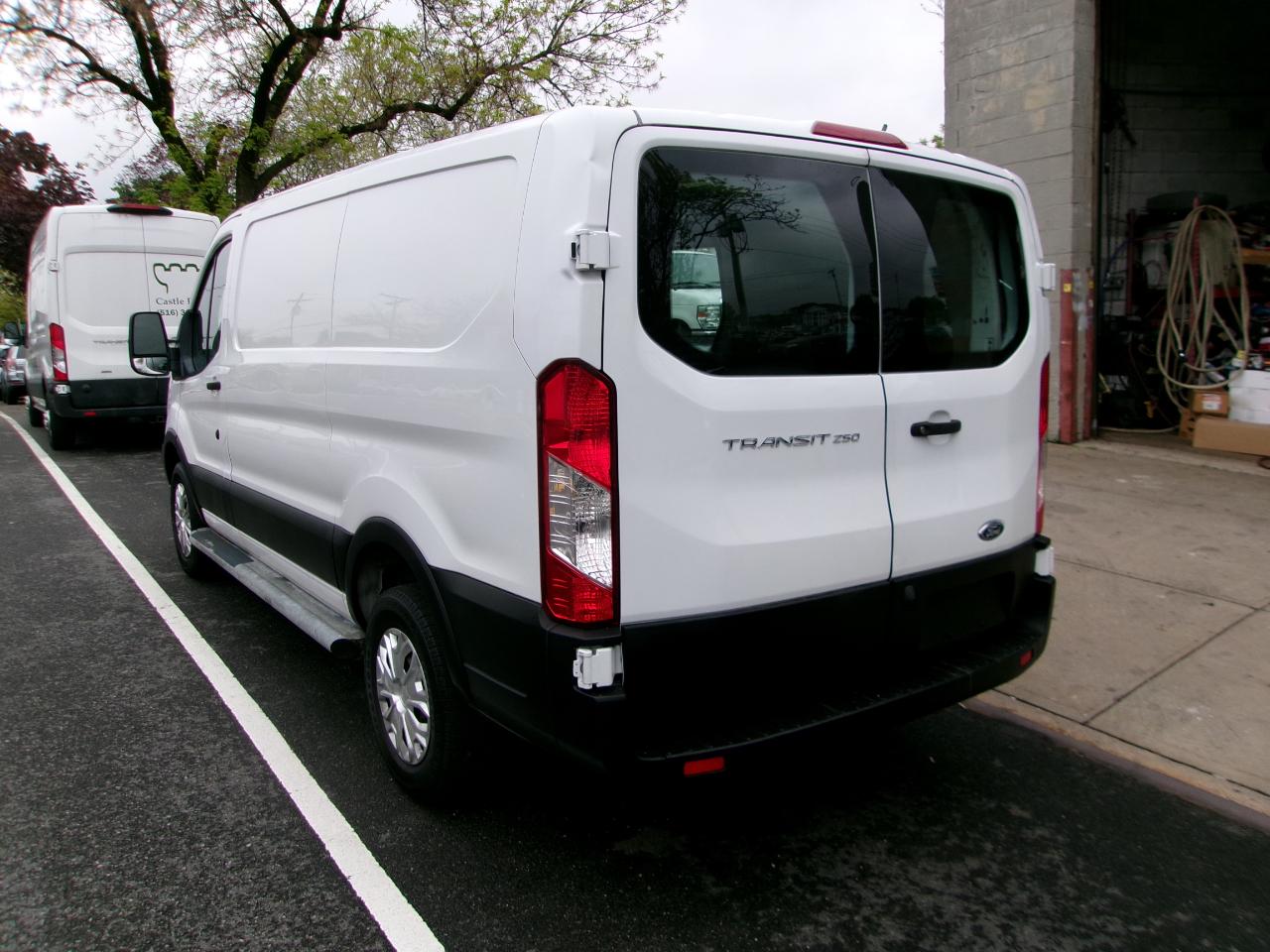 Ford Transit 250 Van Low Roof w/Sliding Pass. 130-in. WB 2019