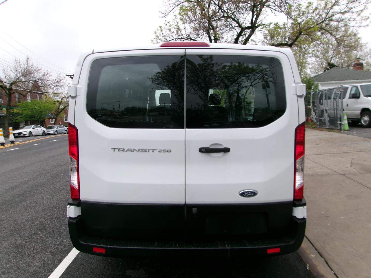 Ford Transit 250 Van Low Roof w/Sliding Pass. 130-in. WB 2019