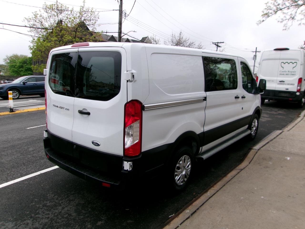 Ford Transit 250 Van Low Roof w/Sliding Pass. 130-in. WB 2019