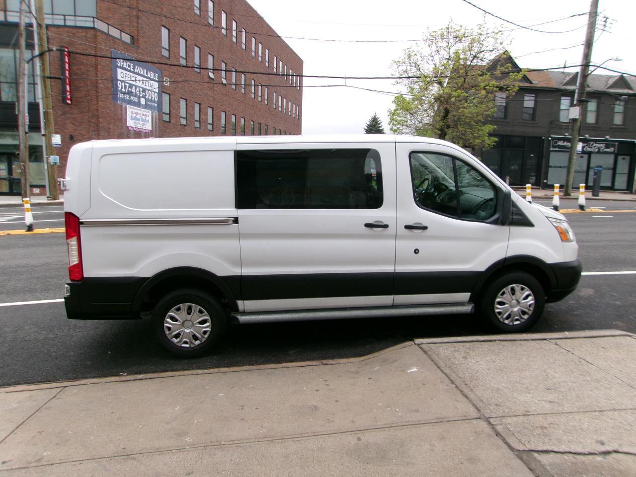 Ford Transit 250 Van Low Roof w/Sliding Pass. 130-in. WB 2019