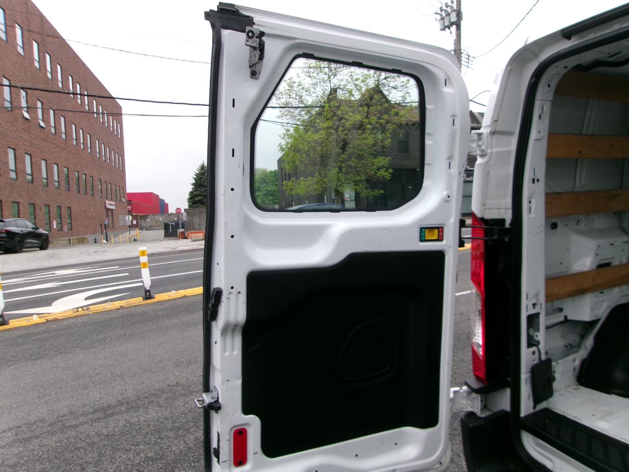 Ford Transit 250 Van Low Roof w/Sliding Pass. 130-in. WB 2019