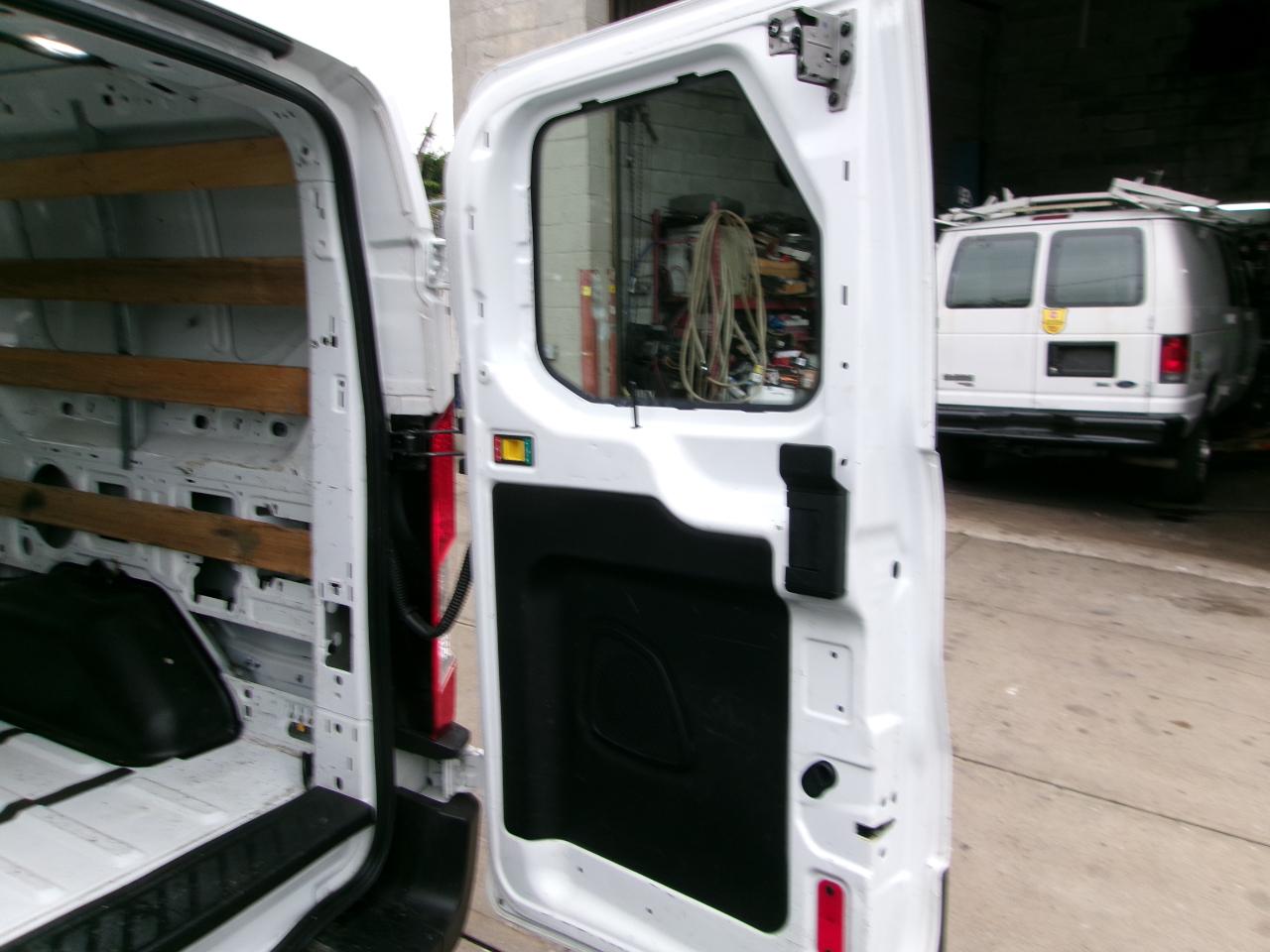 Ford Transit 250 Van Low Roof w/Sliding Pass. 130-in. WB 2019