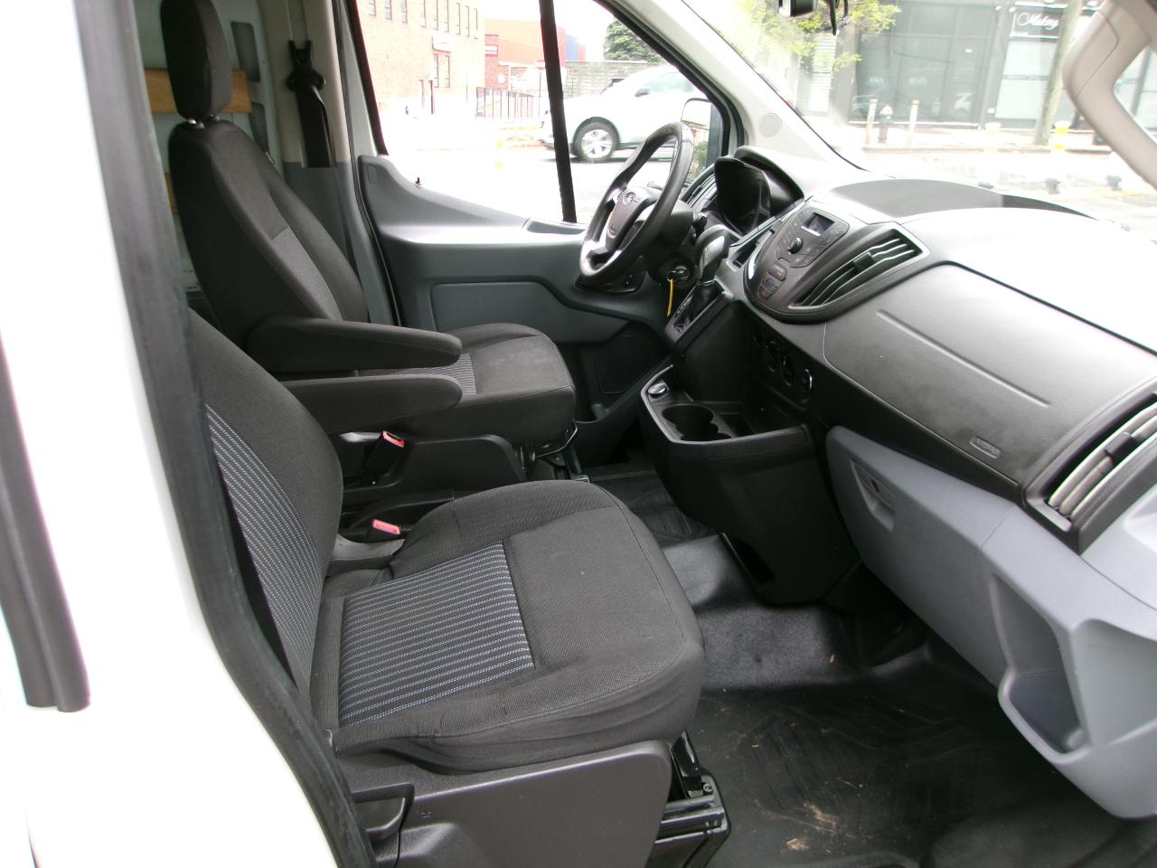 Ford Transit 250 Van Low Roof w/Sliding Pass. 130-in. WB 2019