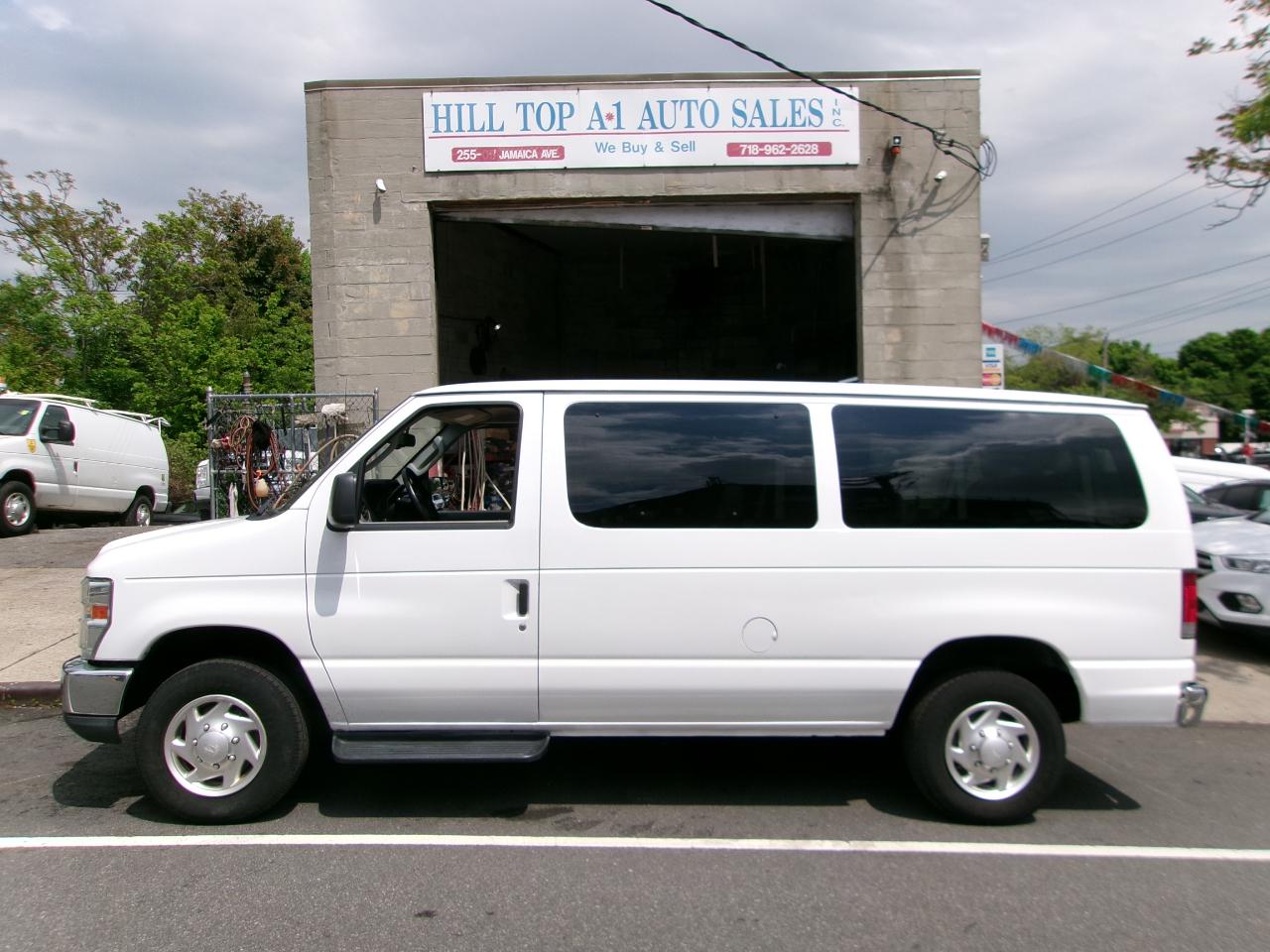 Ford Econoline E-350 XLT Super Duty 2014