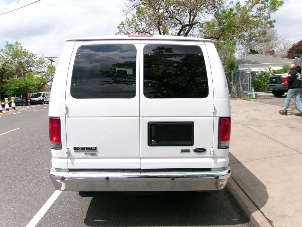 Ford Econoline E-350 XLT Super Duty 2014