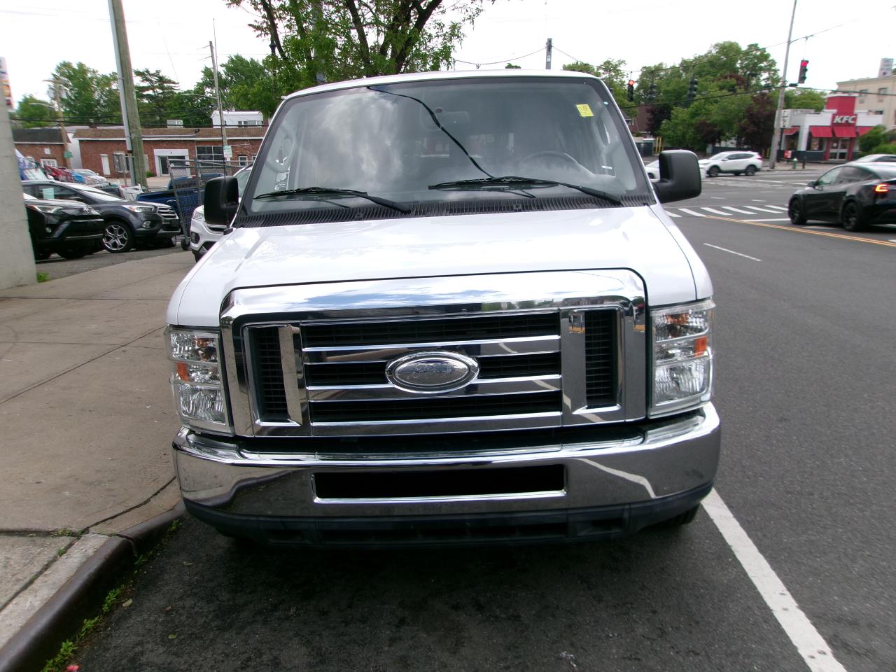 Ford Econoline E-350 XLT Super Duty 2014