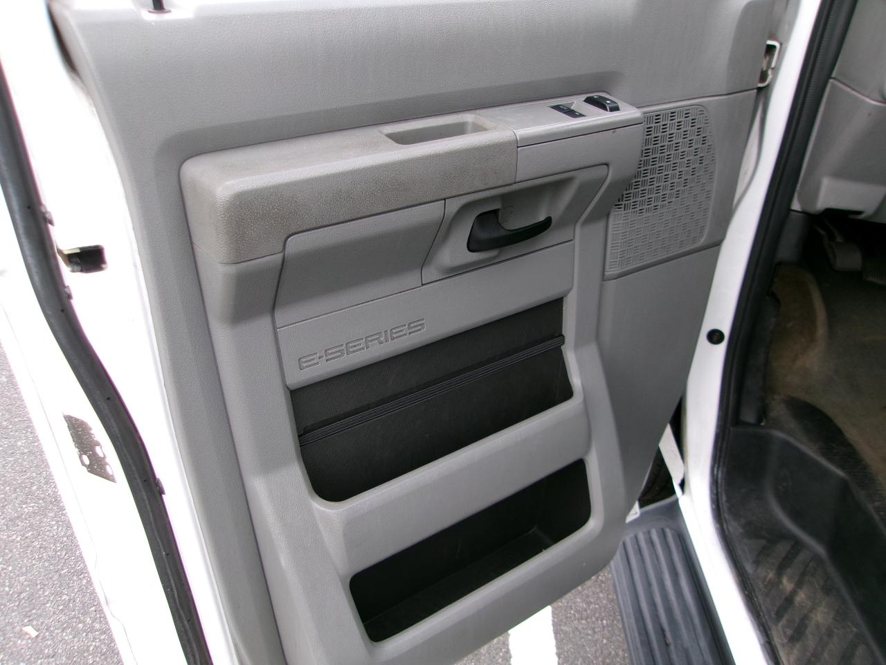 Ford Econoline E-350 XLT Super Duty 2014