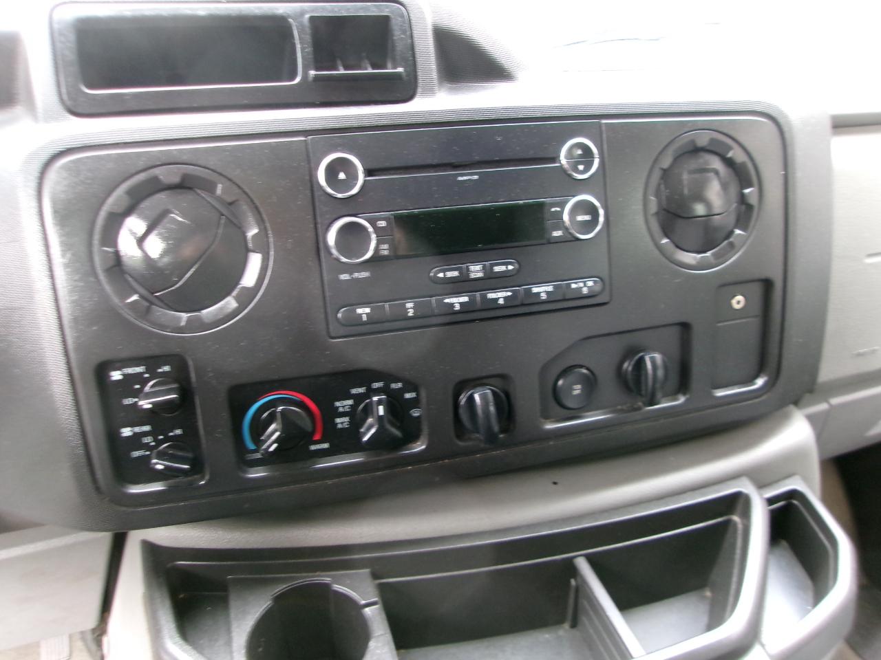 Ford Econoline E-350 XLT Super Duty 2014