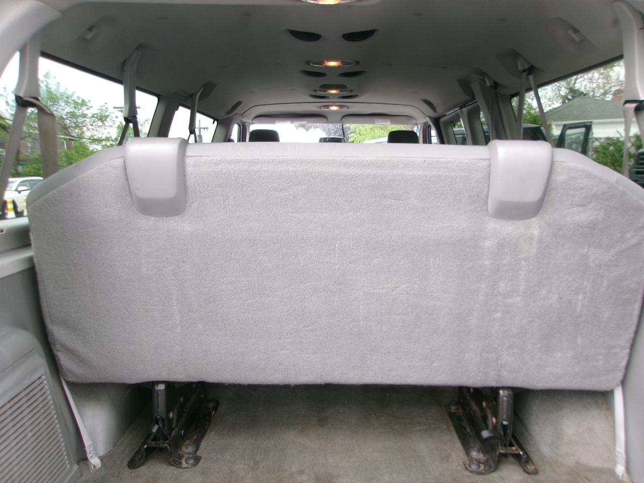 Ford Econoline E-350 XLT Super Duty 2014