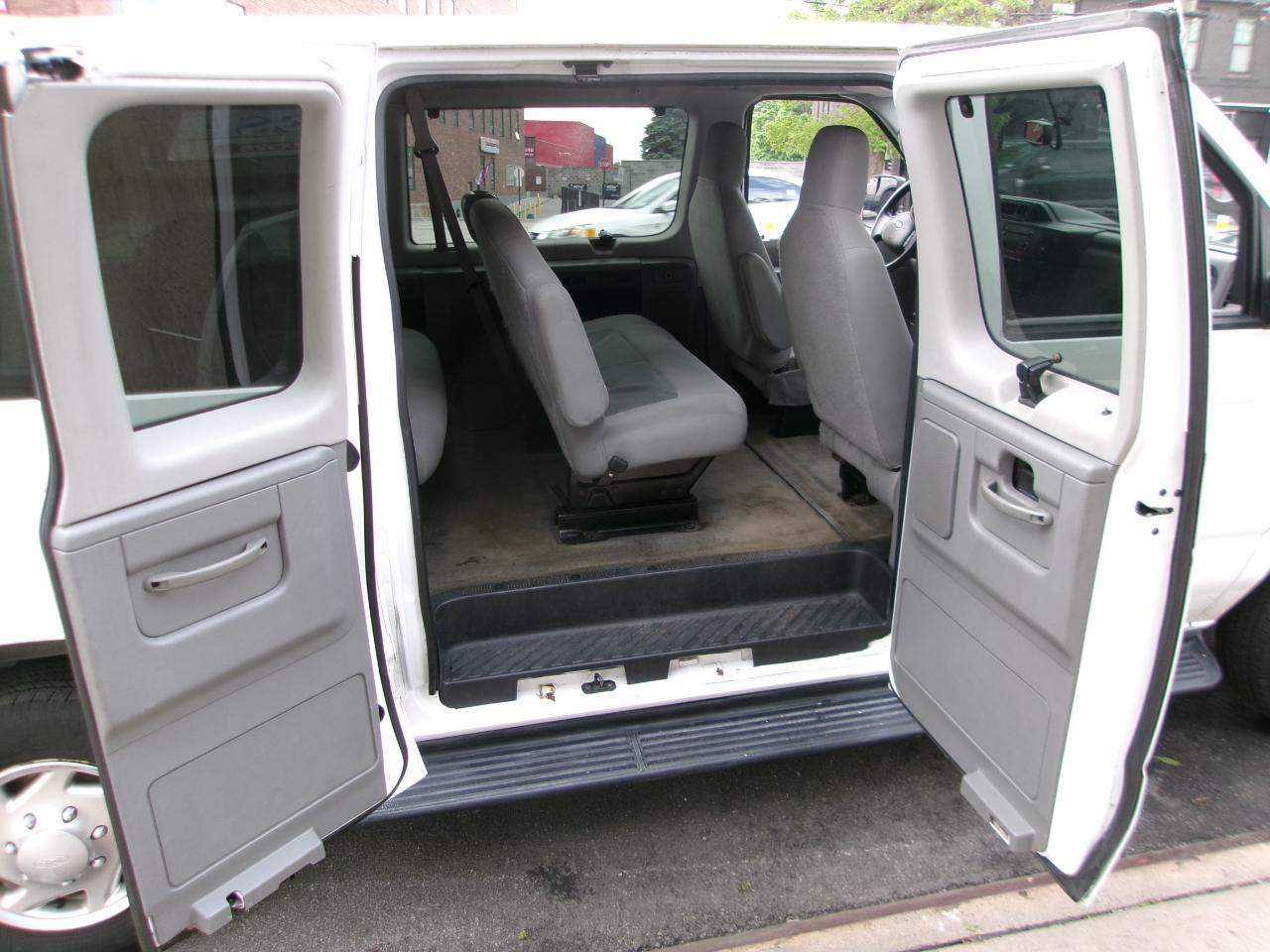 Ford Econoline E-350 XLT Super Duty 2014