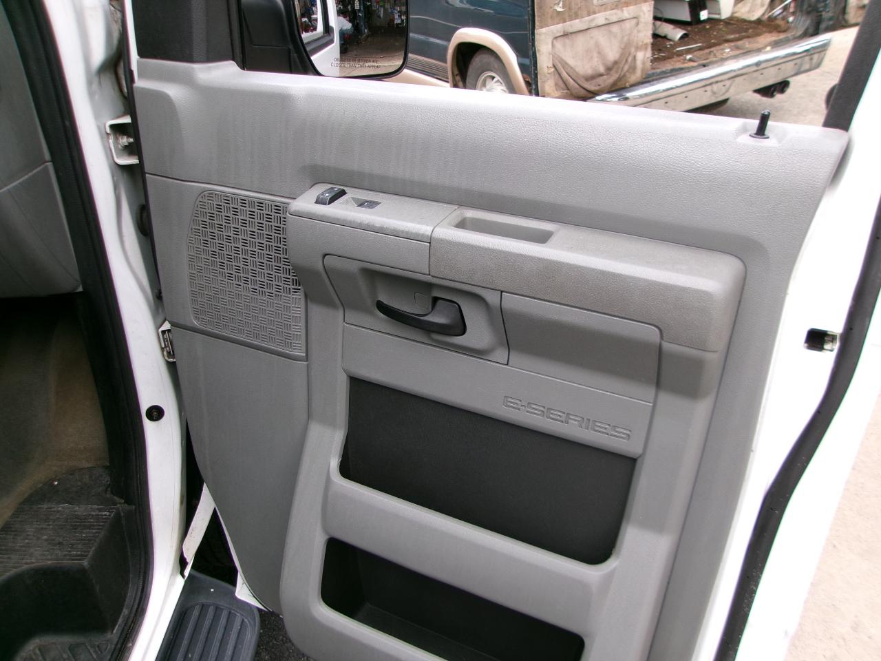 Ford Econoline E-350 XLT Super Duty 2014