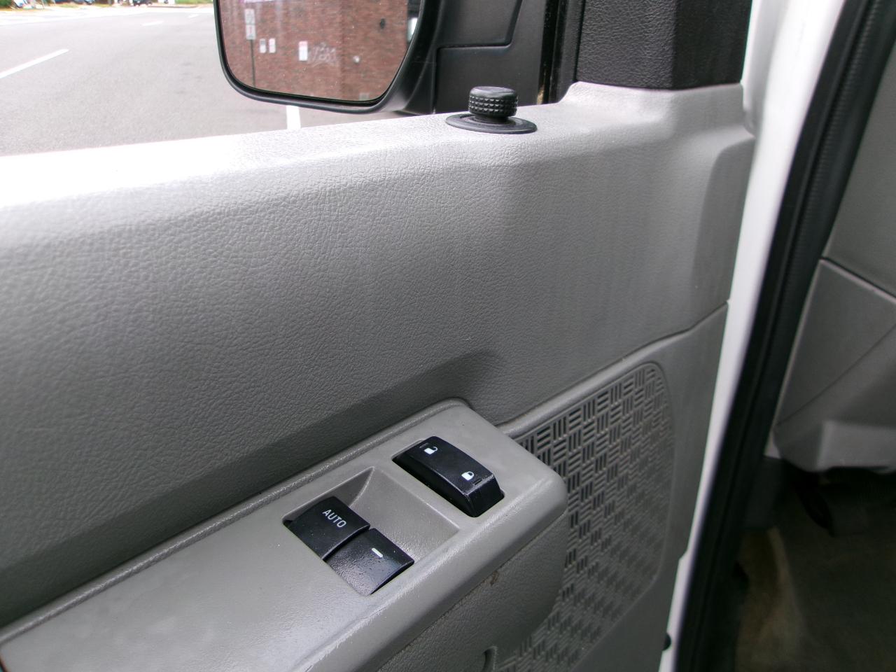 Ford Econoline E-350 XLT Super Duty 2014