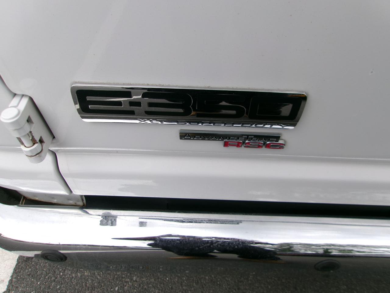 Ford Econoline E-350 XLT Super Duty 2014