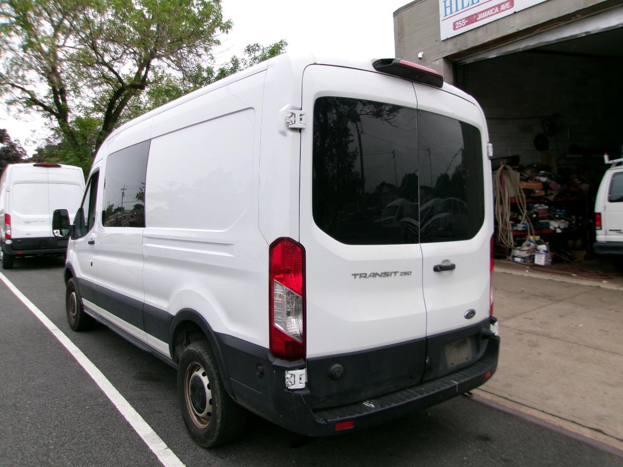 Ford Transit 250 Van Med. Roof w/Sliding Pass. 148-in. WB 2019