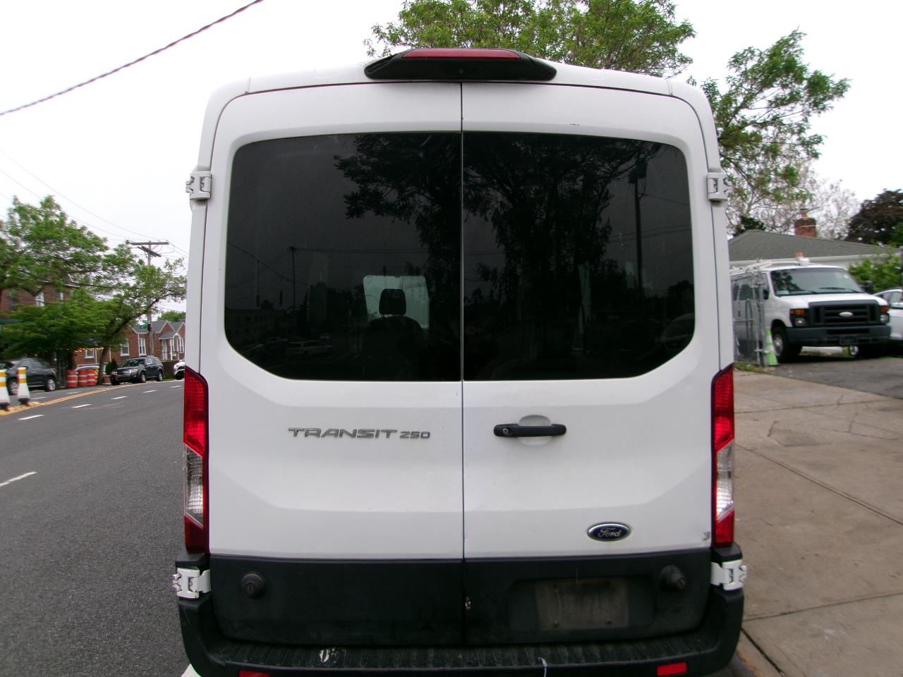 Ford Transit 250 Van Med. Roof w/Sliding Pass. 148-in. WB 2019
