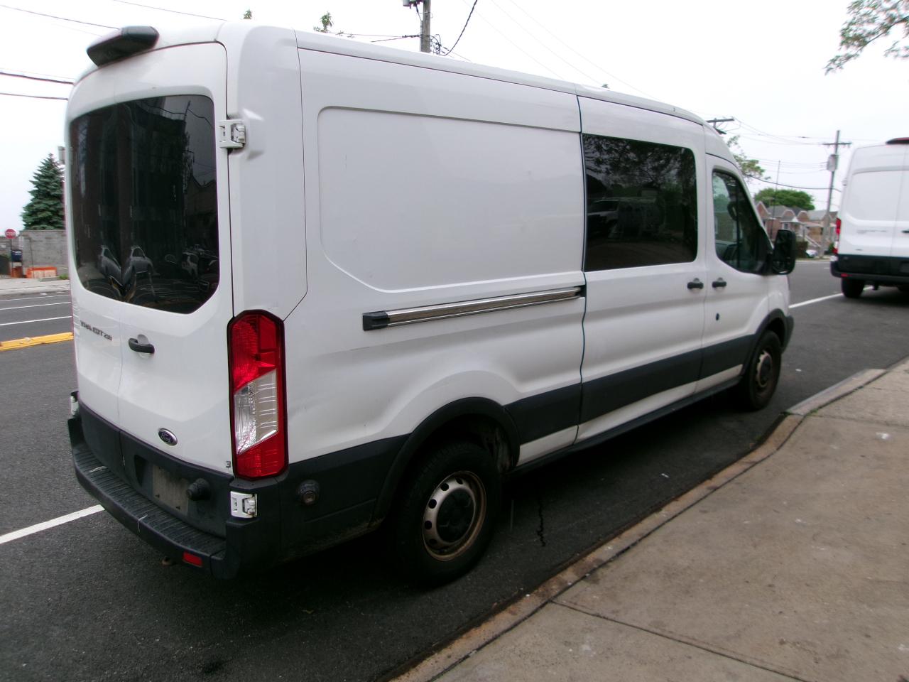 Ford Transit 250 Van Med. Roof w/Sliding Pass. 148-in. WB 2019