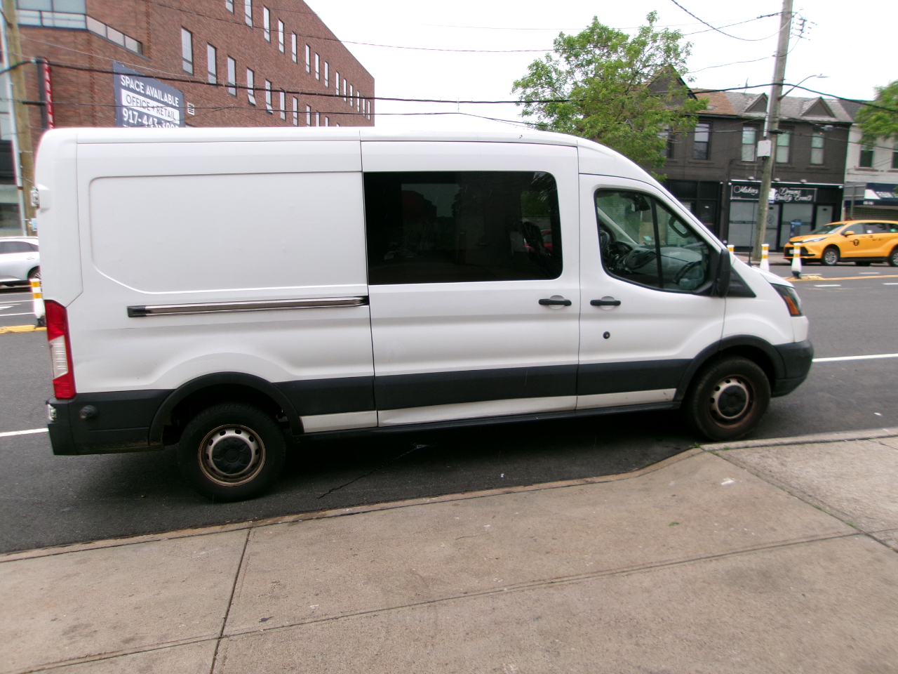 Ford Transit 250 Van Med. Roof w/Sliding Pass. 148-in. WB 2019