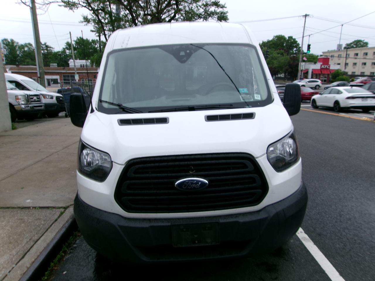 Ford Transit 250 Van Med. Roof w/Sliding Pass. 148-in. WB 2019
