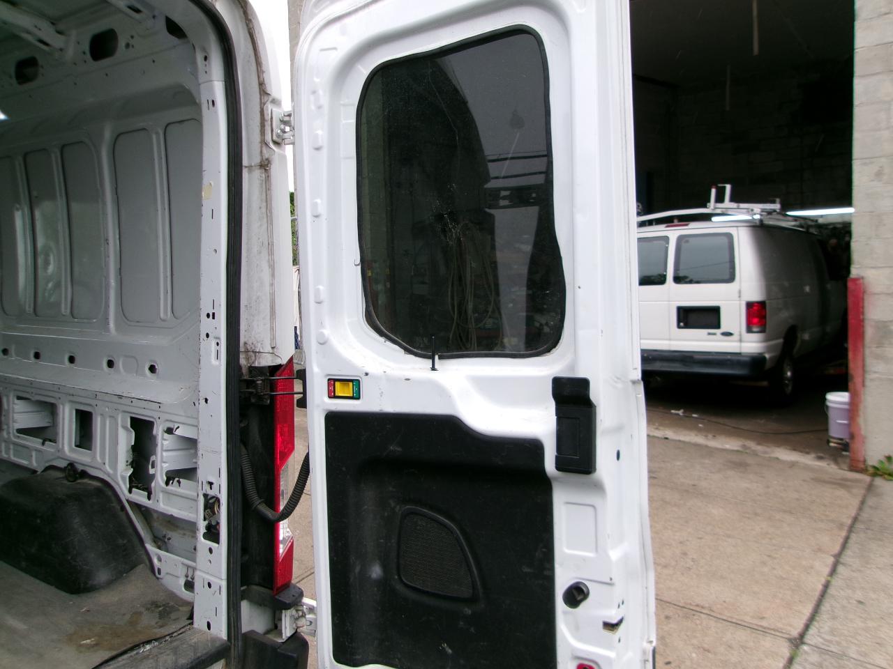 Ford Transit 250 Van Med. Roof w/Sliding Pass. 148-in. WB 2019
