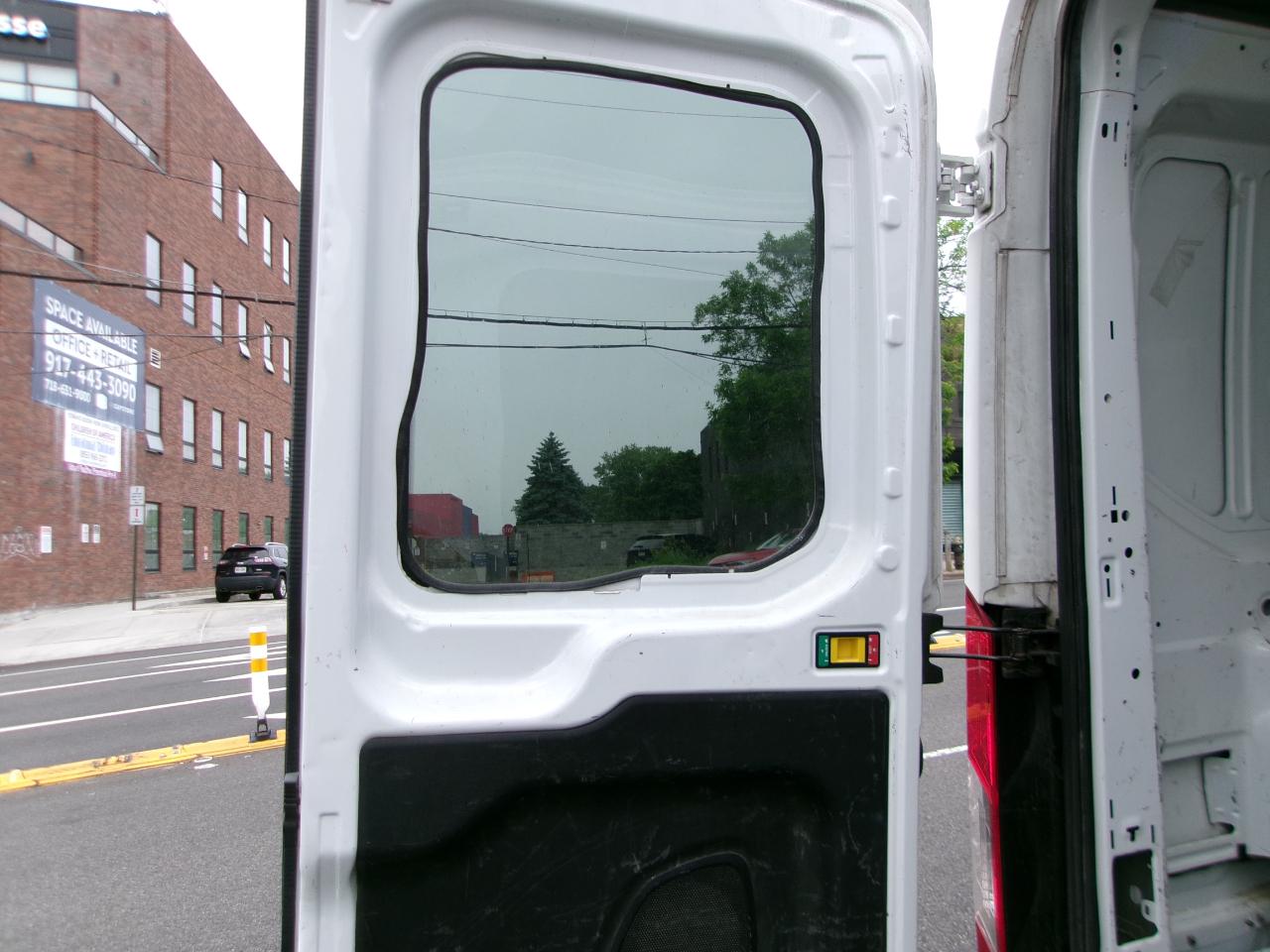 Ford Transit 250 Van Med. Roof w/Sliding Pass. 148-in. WB 2019