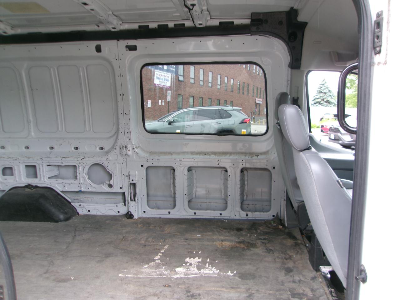 Ford Transit 250 Van Med. Roof w/Sliding Pass. 148-in. WB 2019