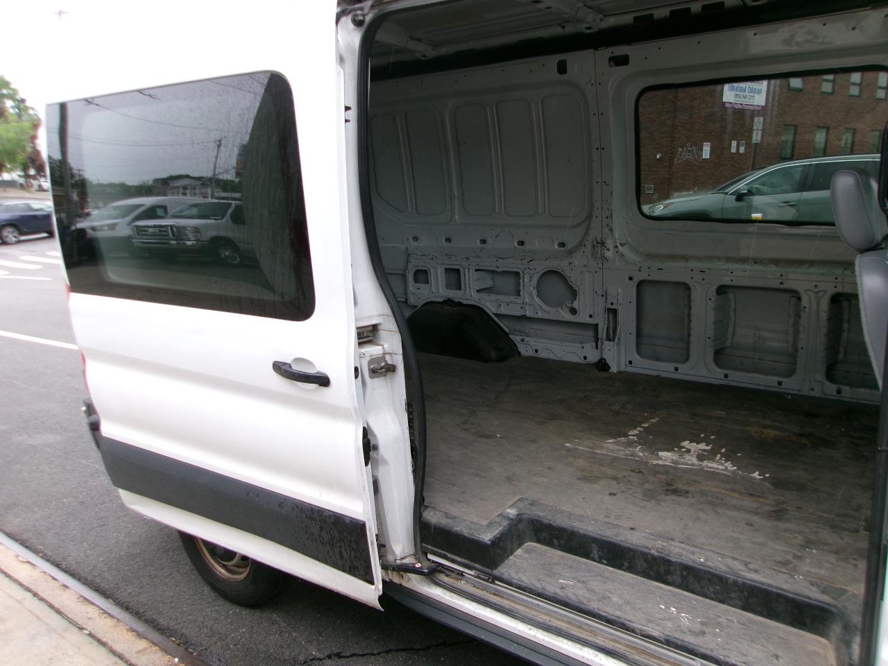 Ford Transit 250 Van Med. Roof w/Sliding Pass. 148-in. WB 2019