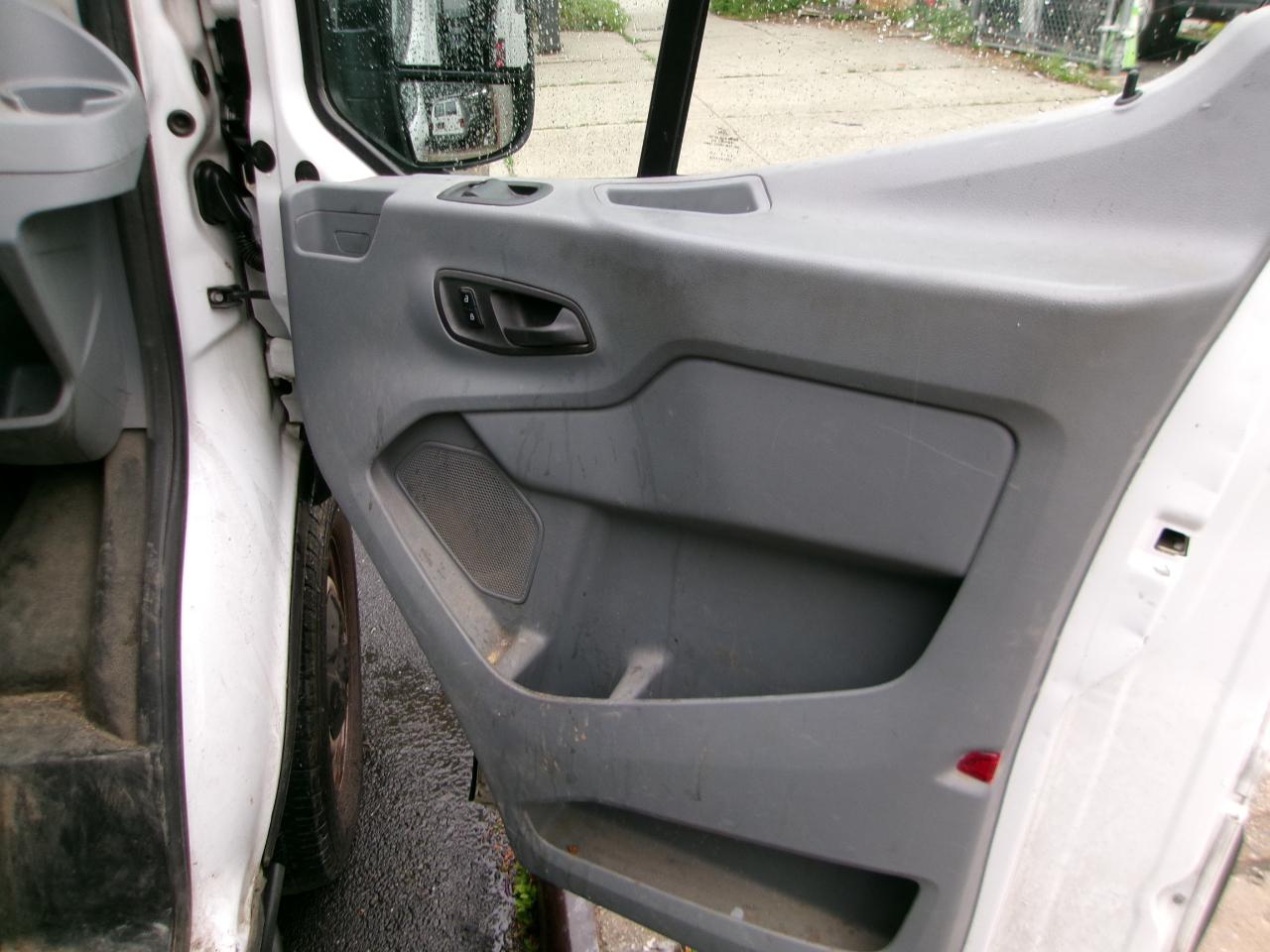 Ford Transit 250 Van Med. Roof w/Sliding Pass. 148-in. WB 2019