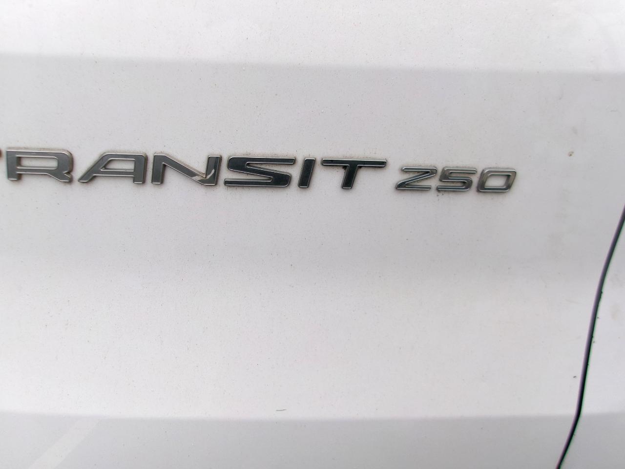 Ford Transit 250 Van Med. Roof w/Sliding Pass. 148-in. WB 2019