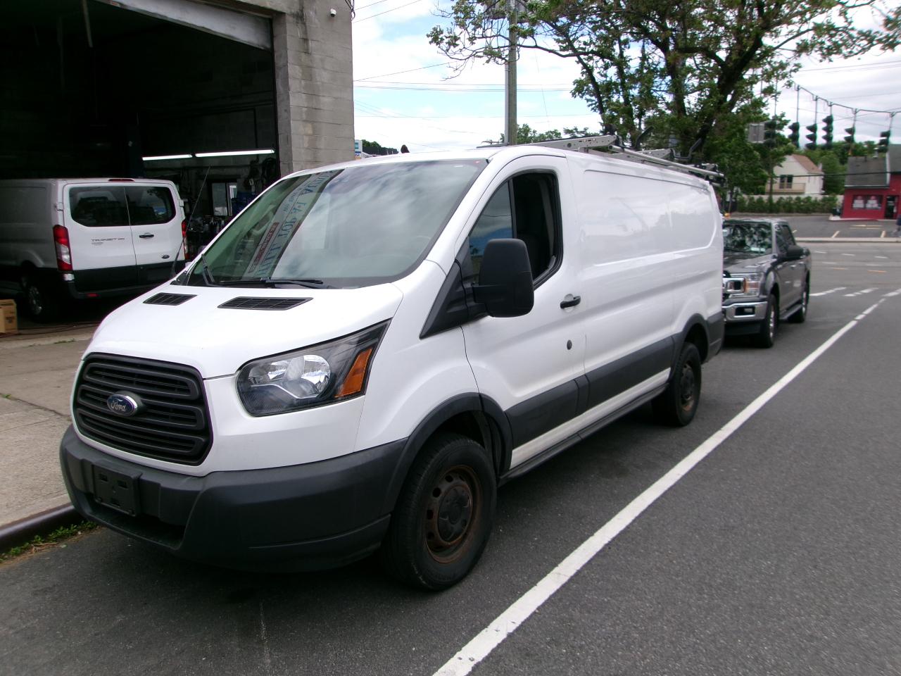 Ford Transit 250 Van Low Roof 60/40 Pass.130-in. WB 2017