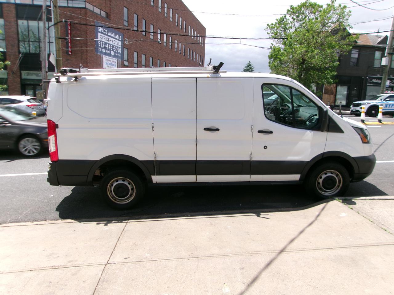 Ford Transit 250 Van Low Roof 60/40 Pass.130-in. WB 2017