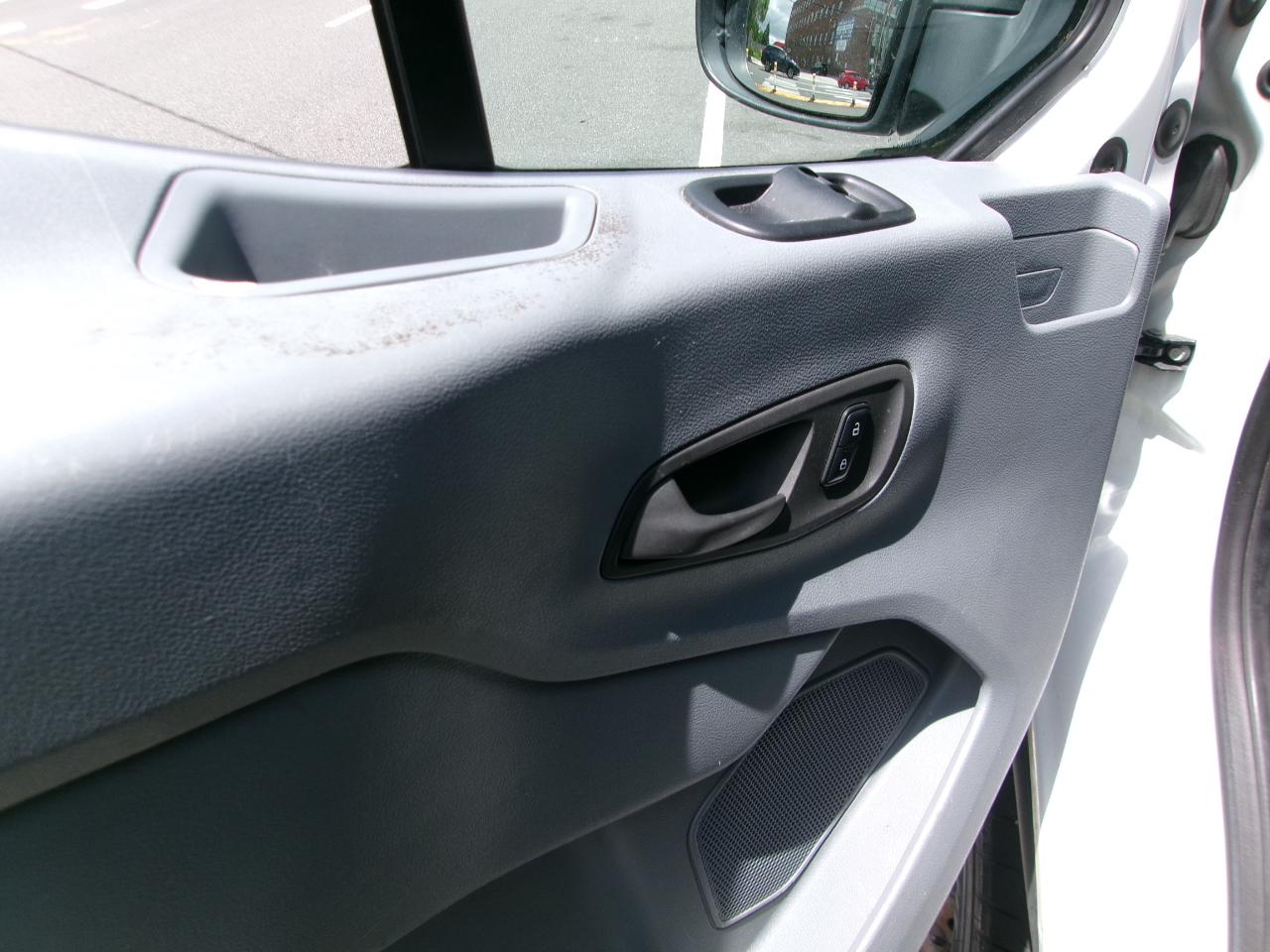 Ford Transit 250 Van Low Roof 60/40 Pass.130-in. WB 2017