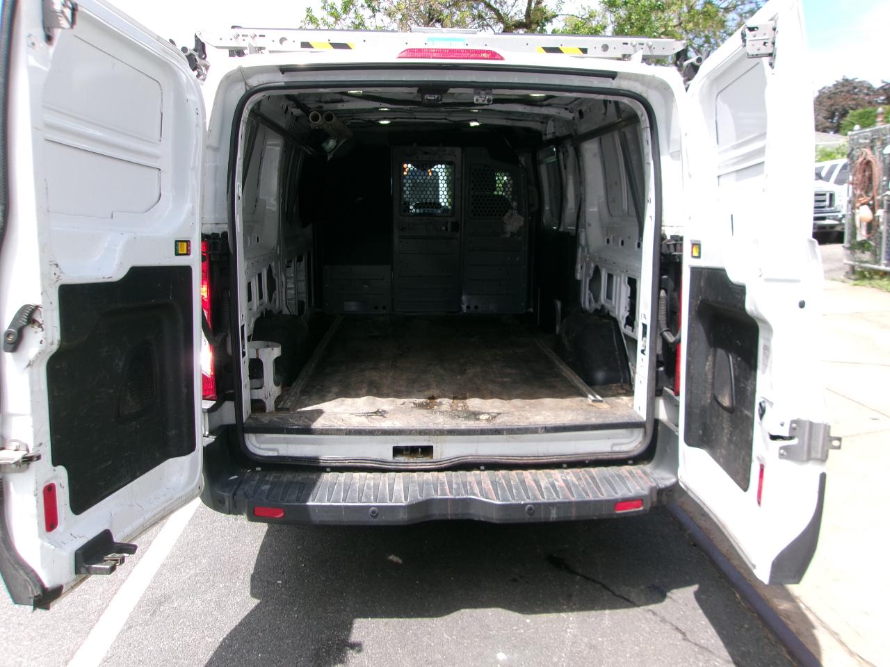 Ford Transit 250 Van Low Roof 60/40 Pass.130-in. WB 2017