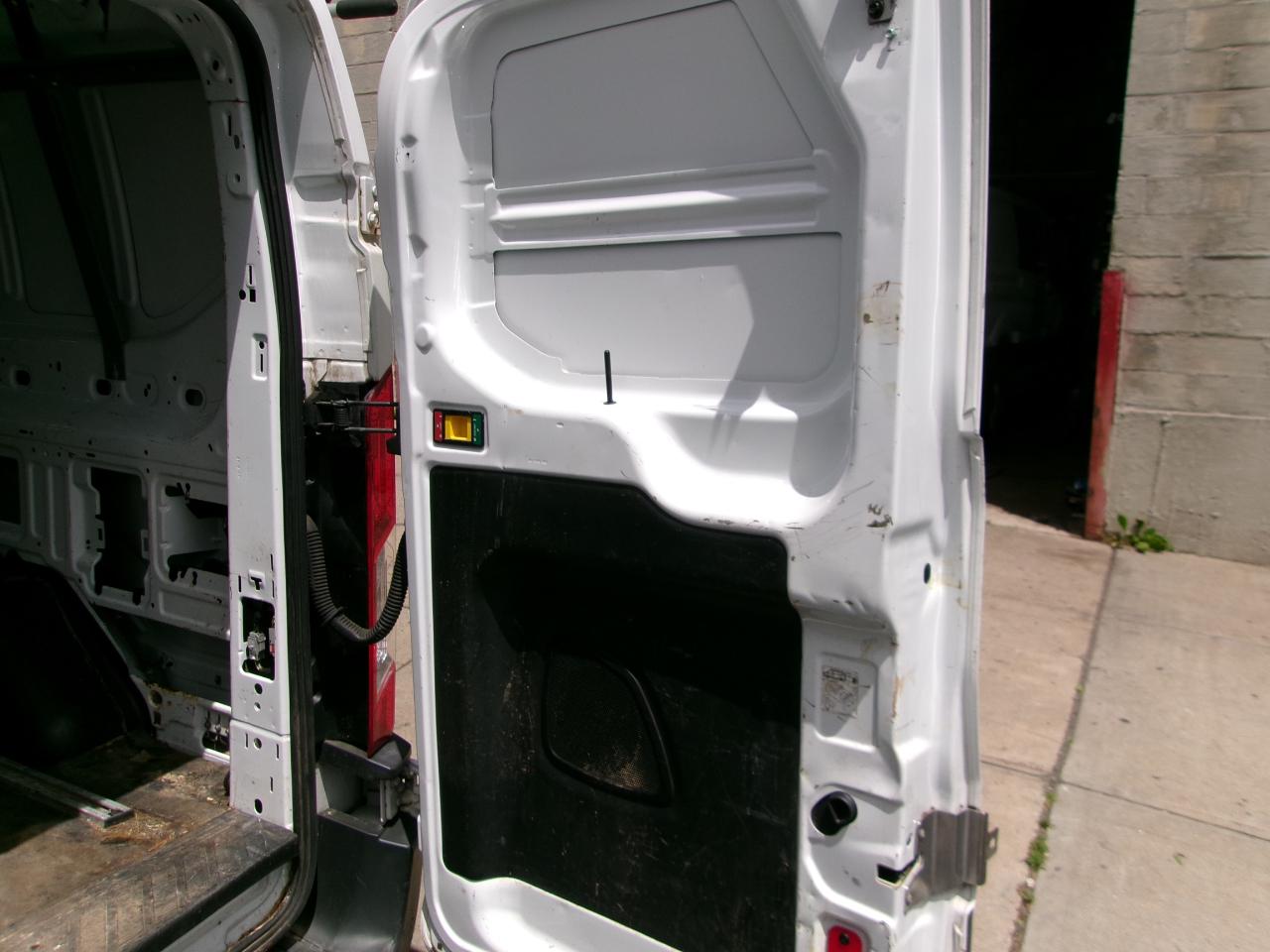 Ford Transit 250 Van Low Roof 60/40 Pass.130-in. WB 2017