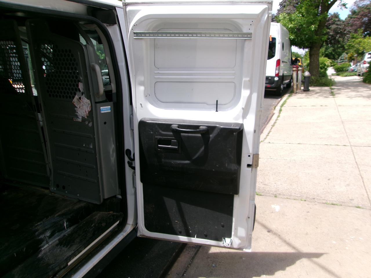 Ford Transit 250 Van Low Roof 60/40 Pass.130-in. WB 2017