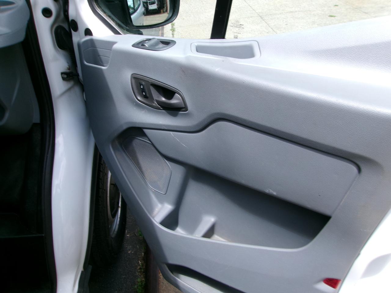 Ford Transit 250 Van Low Roof 60/40 Pass.130-in. WB 2017