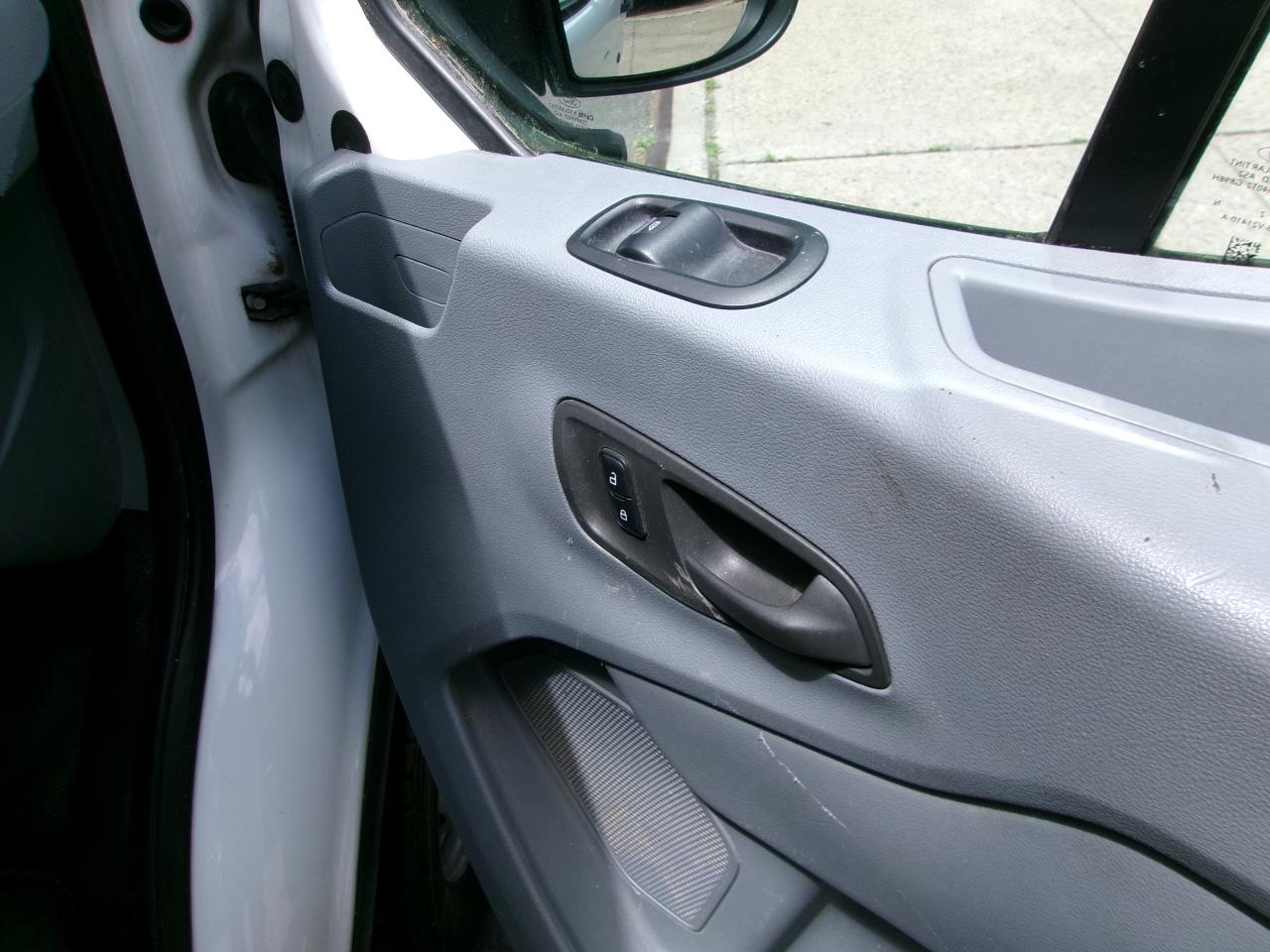 Ford Transit 250 Van Low Roof 60/40 Pass.130-in. WB 2017