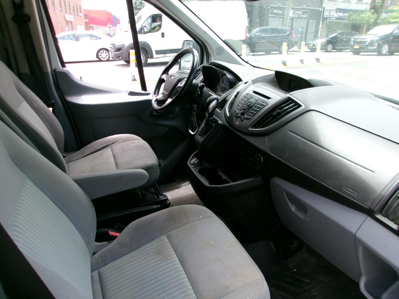 Ford Transit 250 Van Low Roof 60/40 Pass.130-in. WB 2017