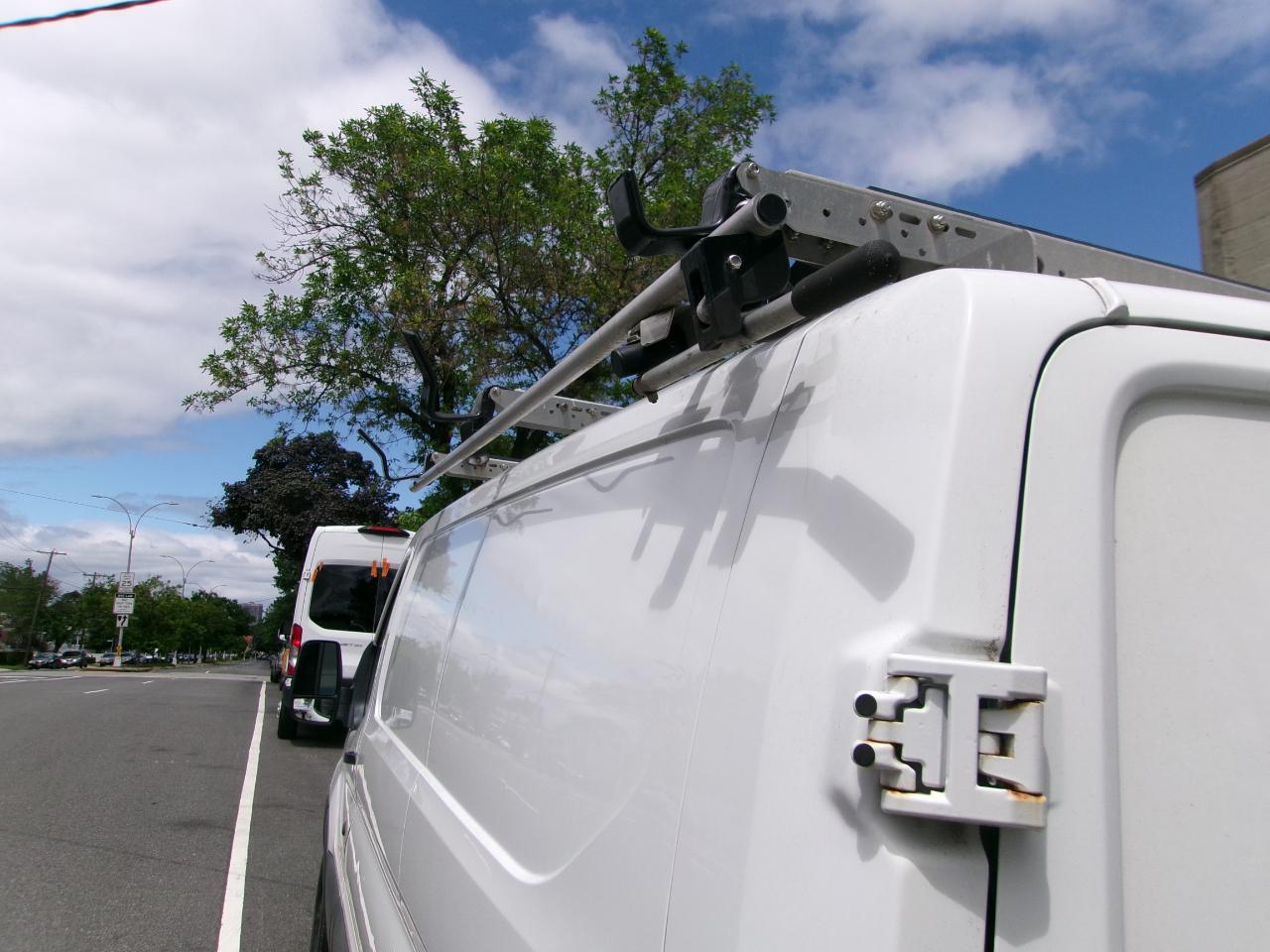 Ford Transit 250 Van Low Roof 60/40 Pass.130-in. WB 2017