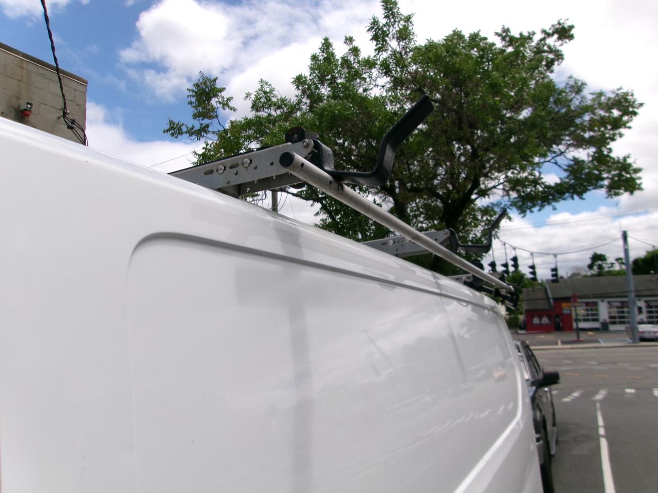 Ford Transit 250 Van Low Roof 60/40 Pass.130-in. WB 2017