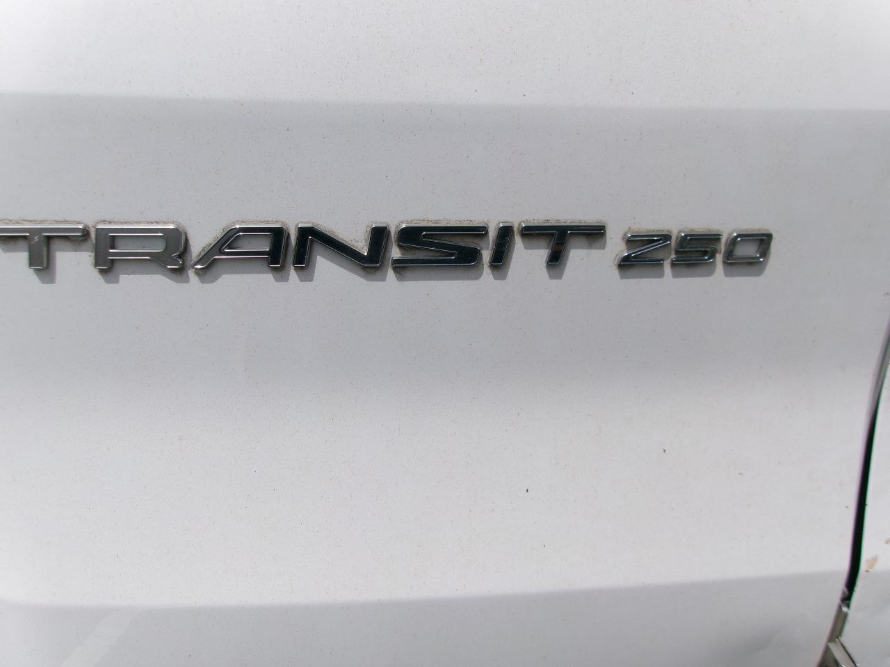 Ford Transit 250 Van Low Roof 60/40 Pass.130-in. WB 2017