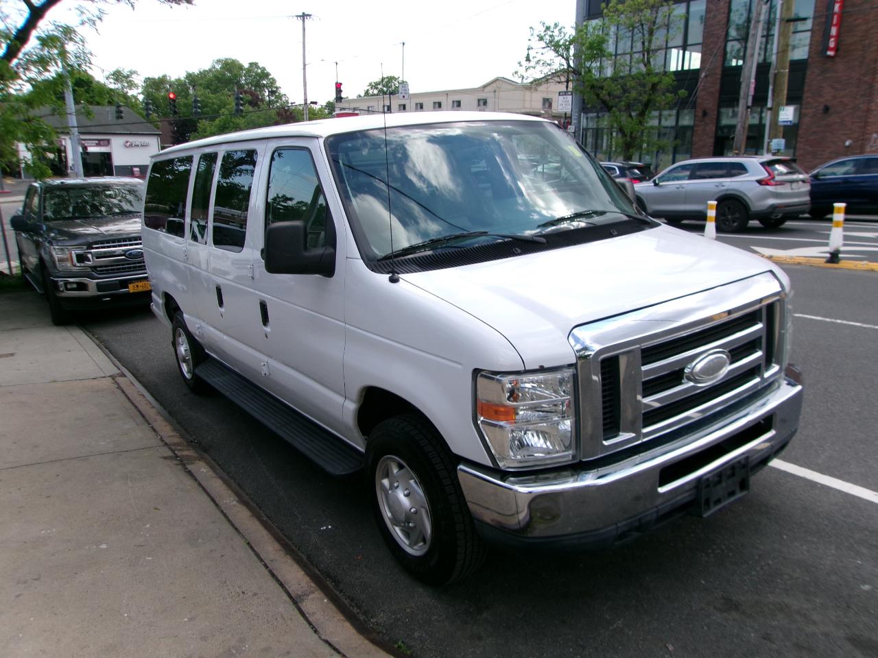 Ford Econoline E-350 XL Super Duty 2013