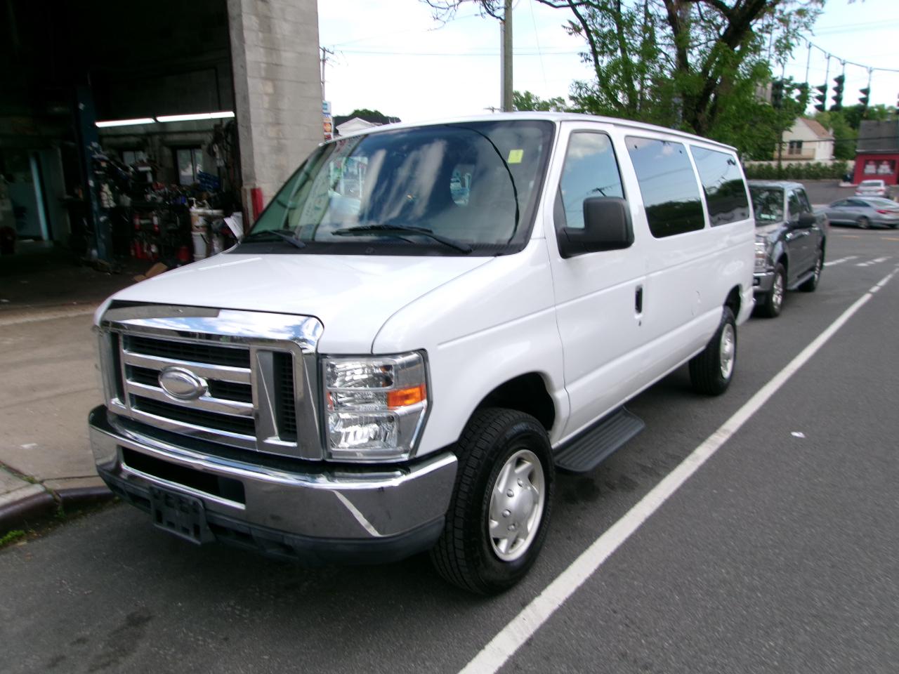 Ford Econoline E-350 XL Super Duty 2013