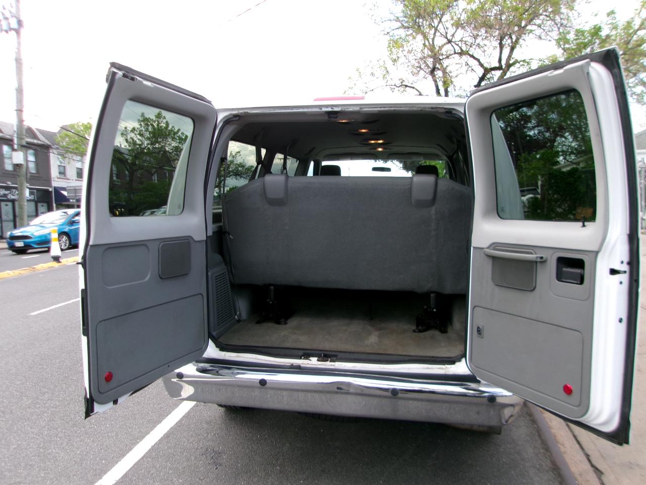 Ford Econoline E-350 XL Super Duty 2013