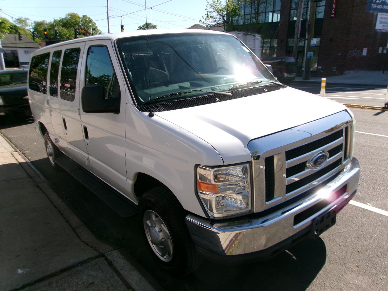 Ford Econoline E-350 XLT Super Duty 2014