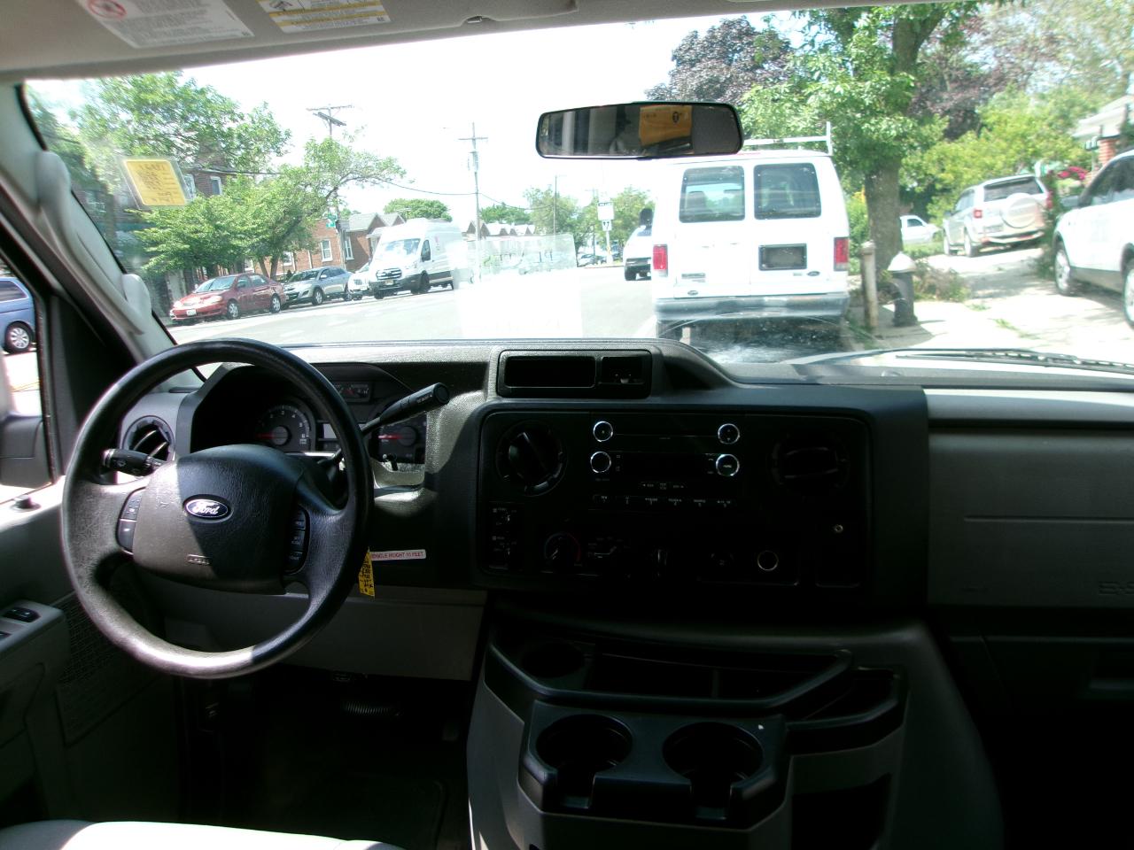 Ford Econoline E-350 XLT Super Duty 2014