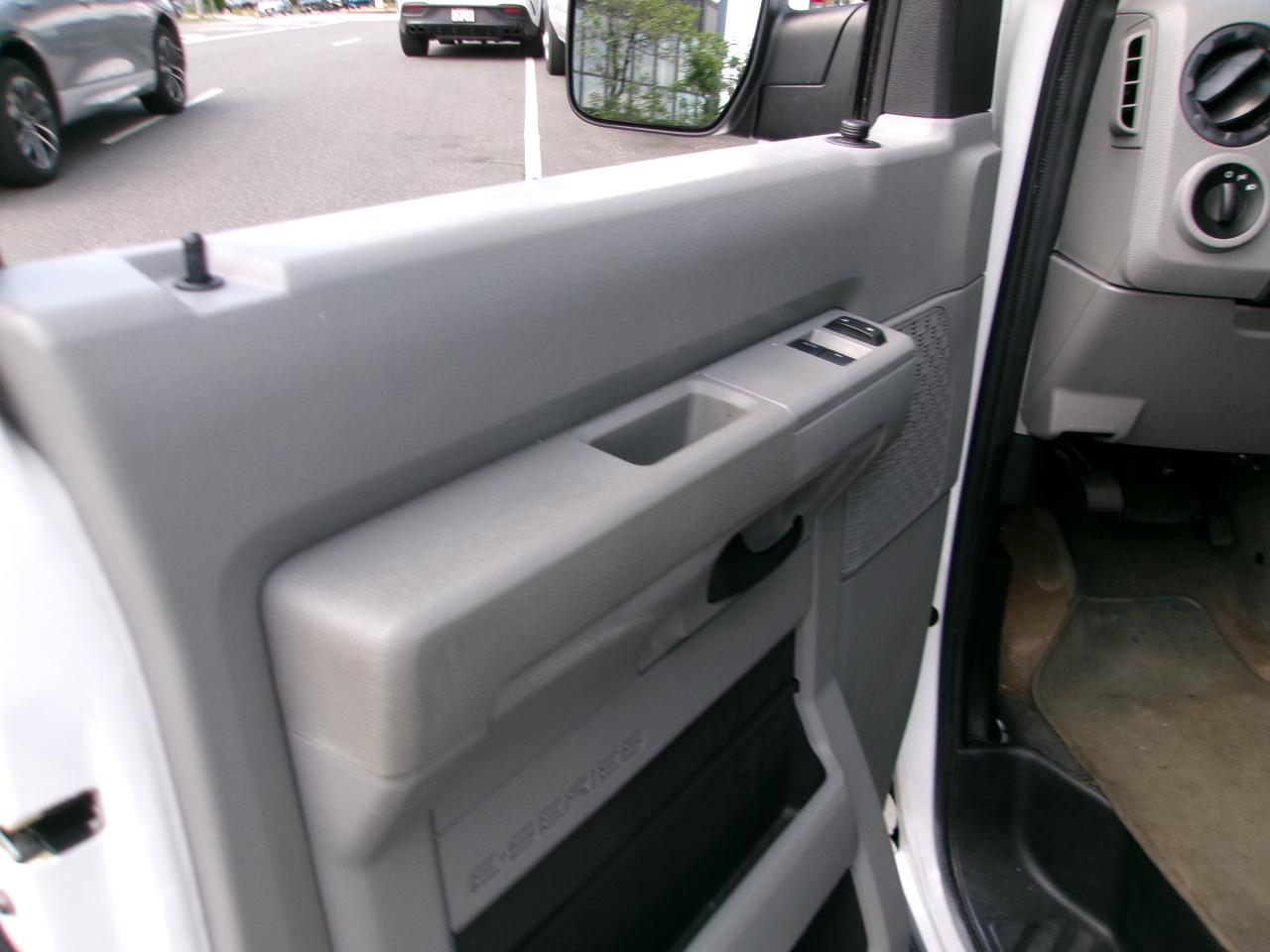 Ford Econoline E-350 XLT Super Duty 2014