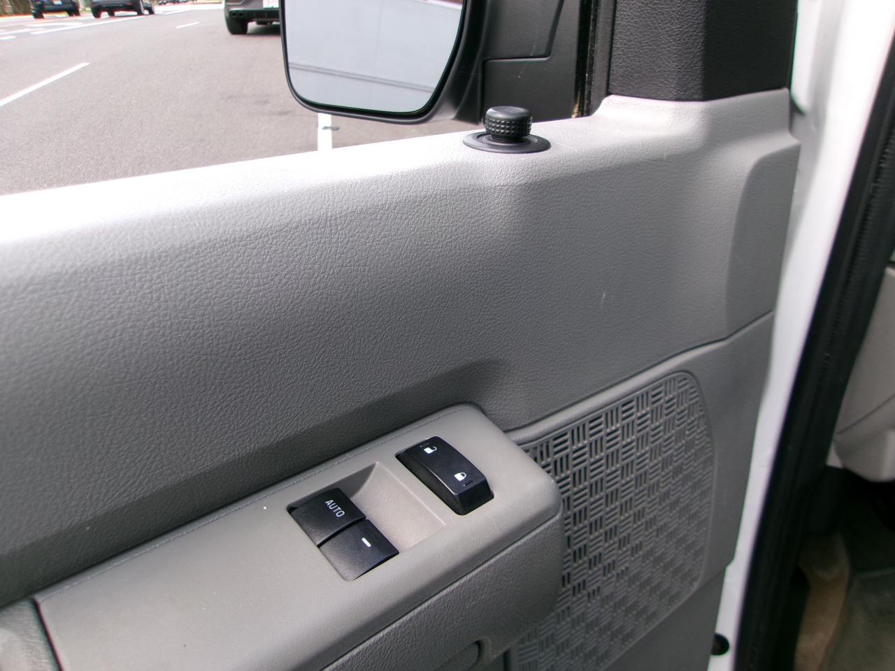 Ford Econoline E-350 XLT Super Duty 2014