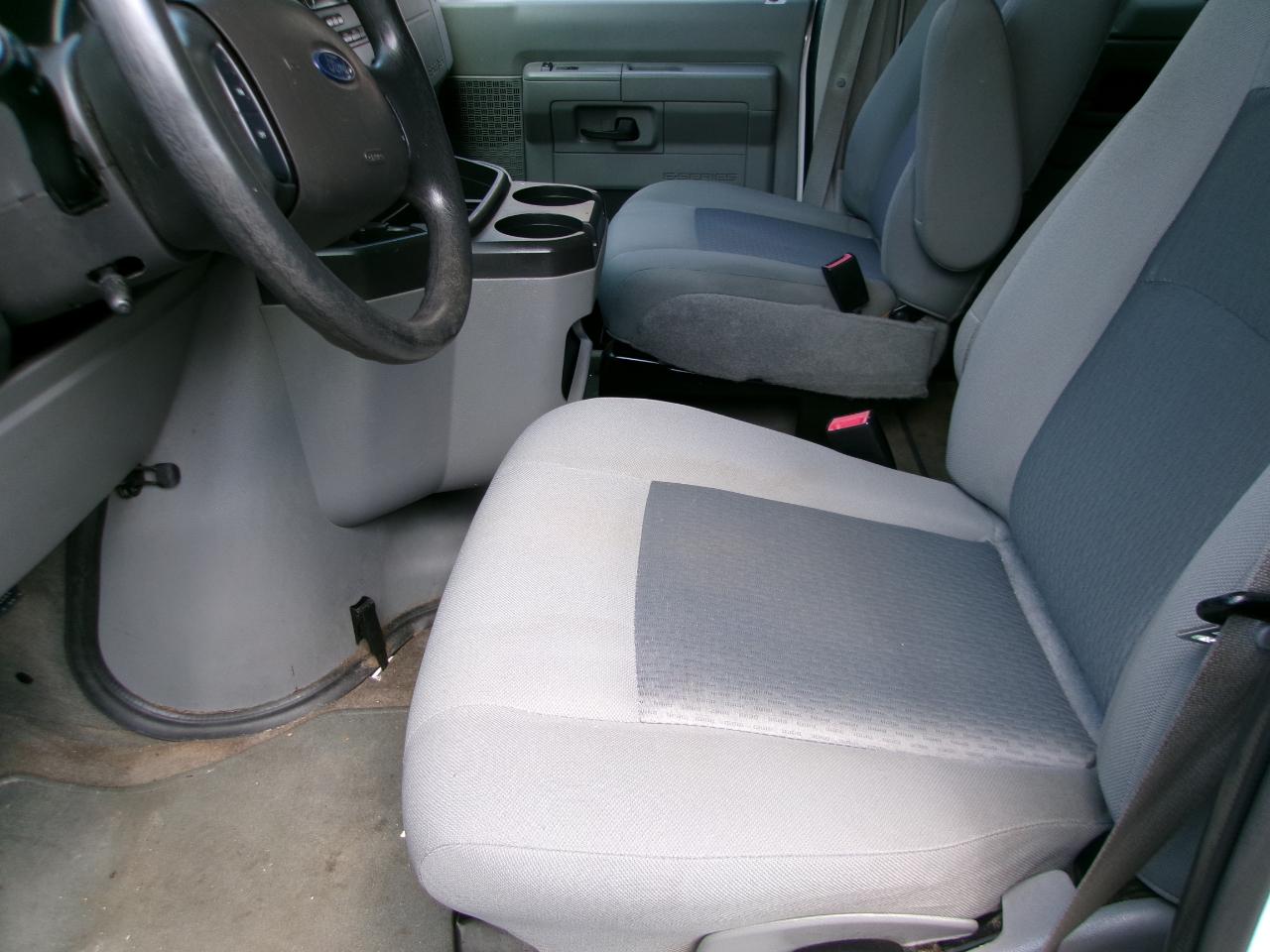 Ford Econoline E-350 XLT Super Duty 2014