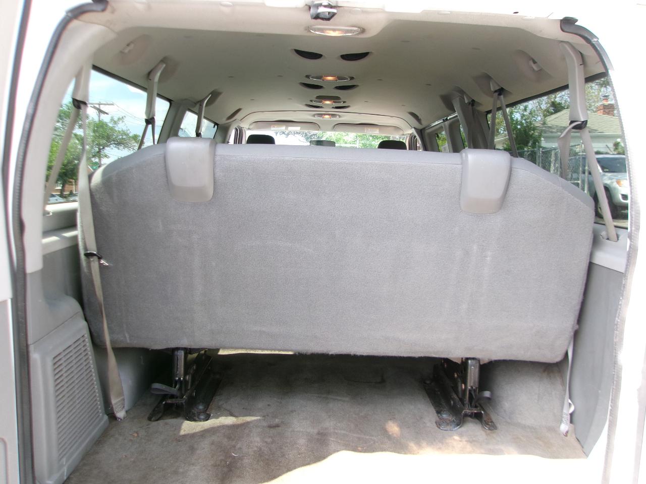 Ford Econoline E-350 XLT Super Duty 2014