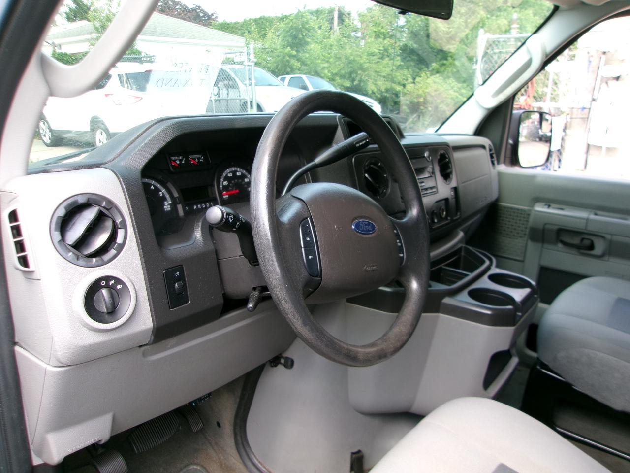 Ford Econoline E-350 XLT Super Duty 2014